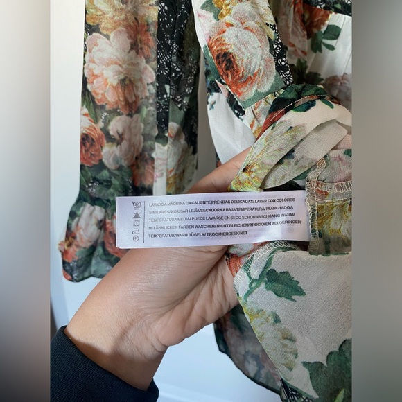 Darling Tired Blouse - Picture 5 of 6